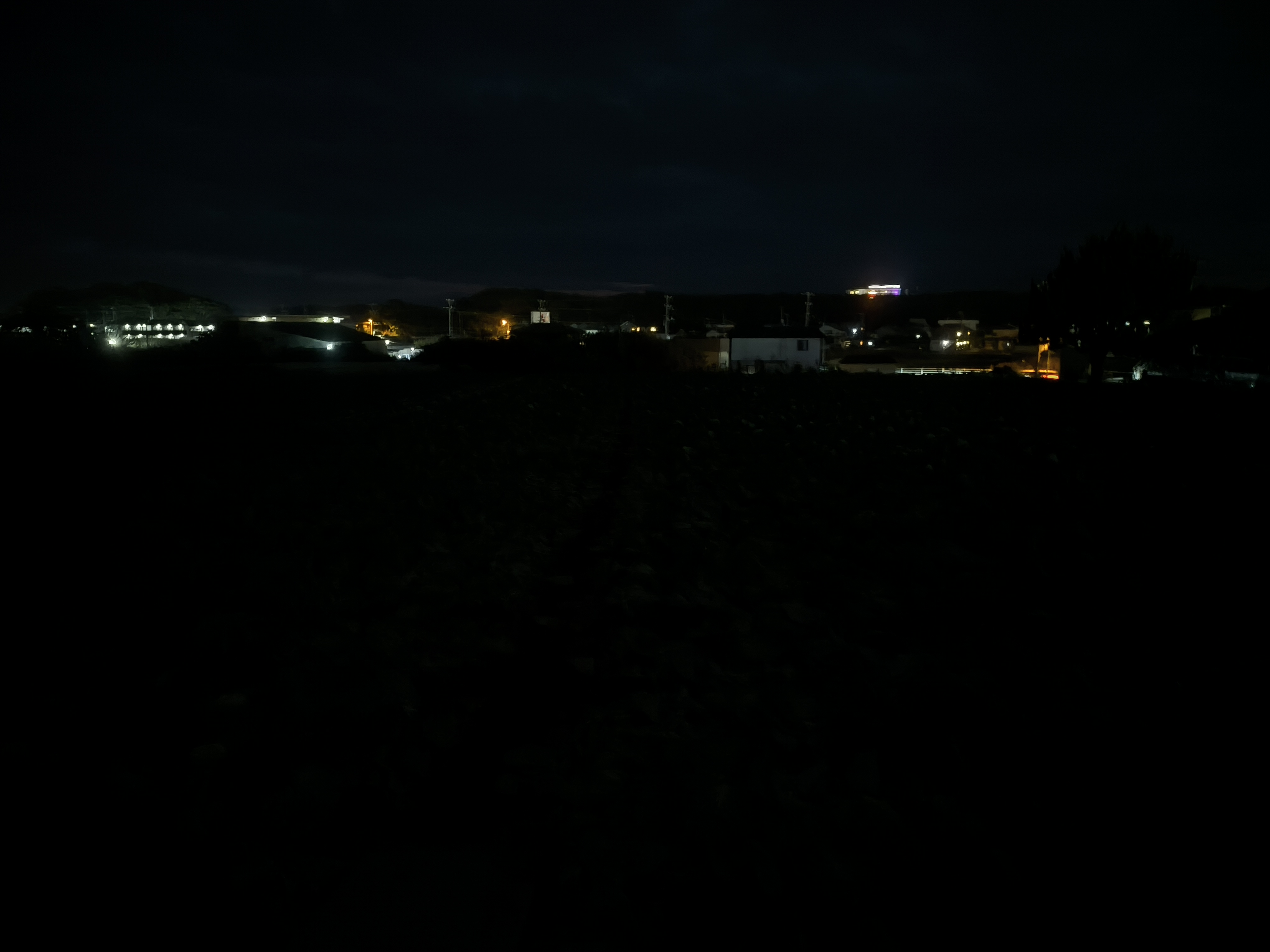 粟島台遺跡の碑があるらしい。心が清いあなたなら見えるハズ