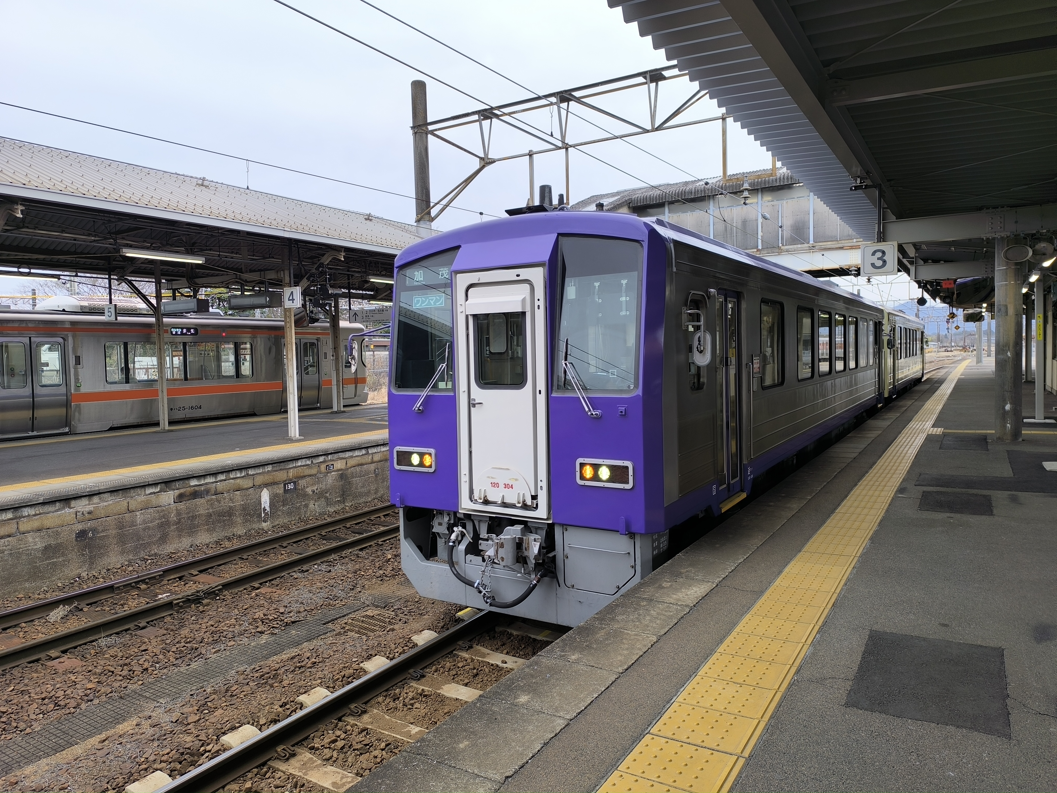 個人的に好きな車両。明らかに芸備線たちより車両が綺麗。ちゃんと掃除がされている