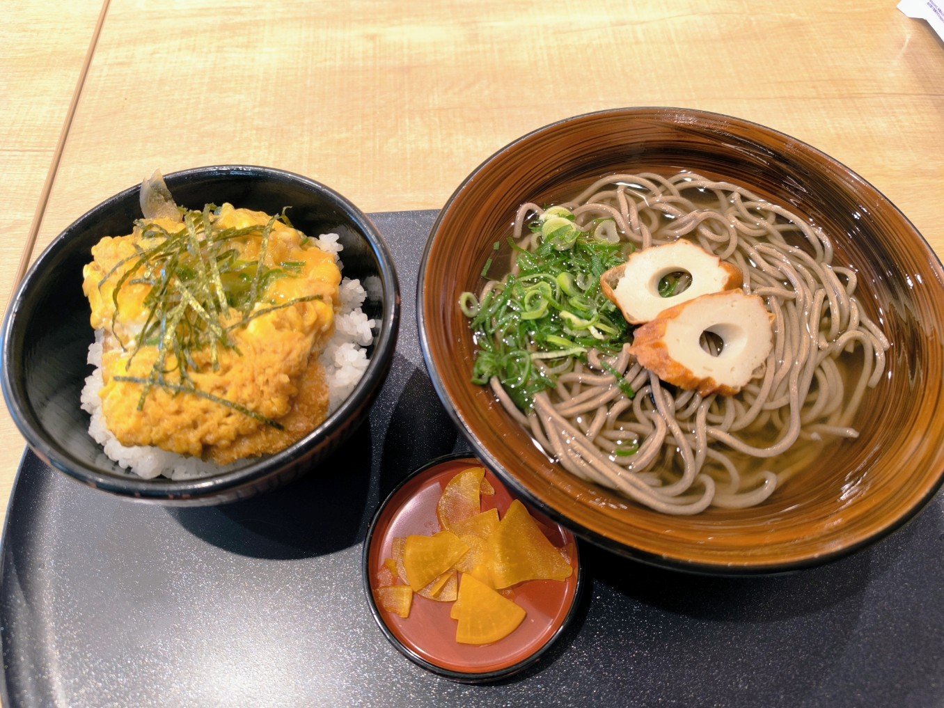 砂丘そば。美味しいが、普通のそばとの違いがわからない。