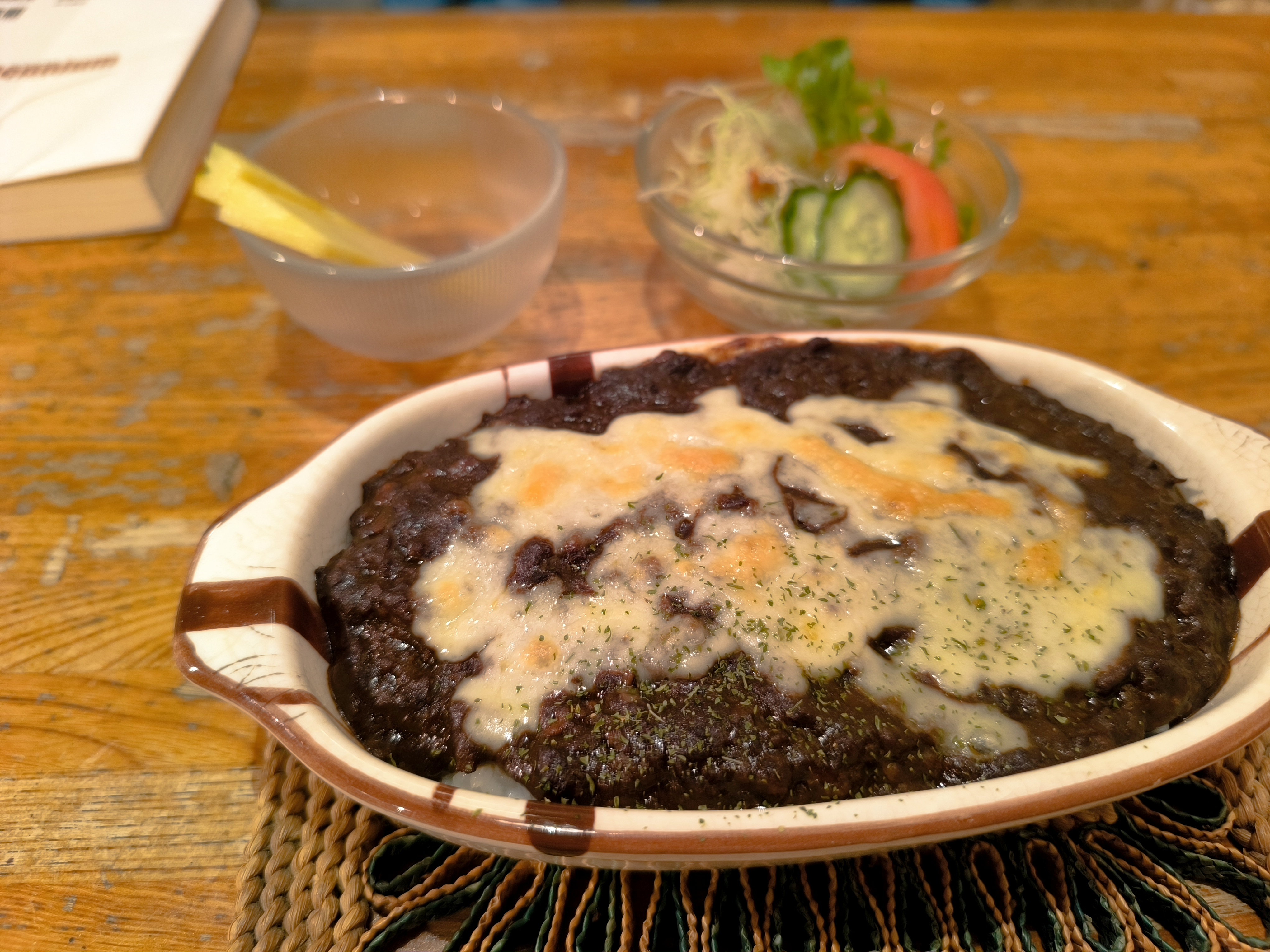 適当に入った喫茶店で食べた。