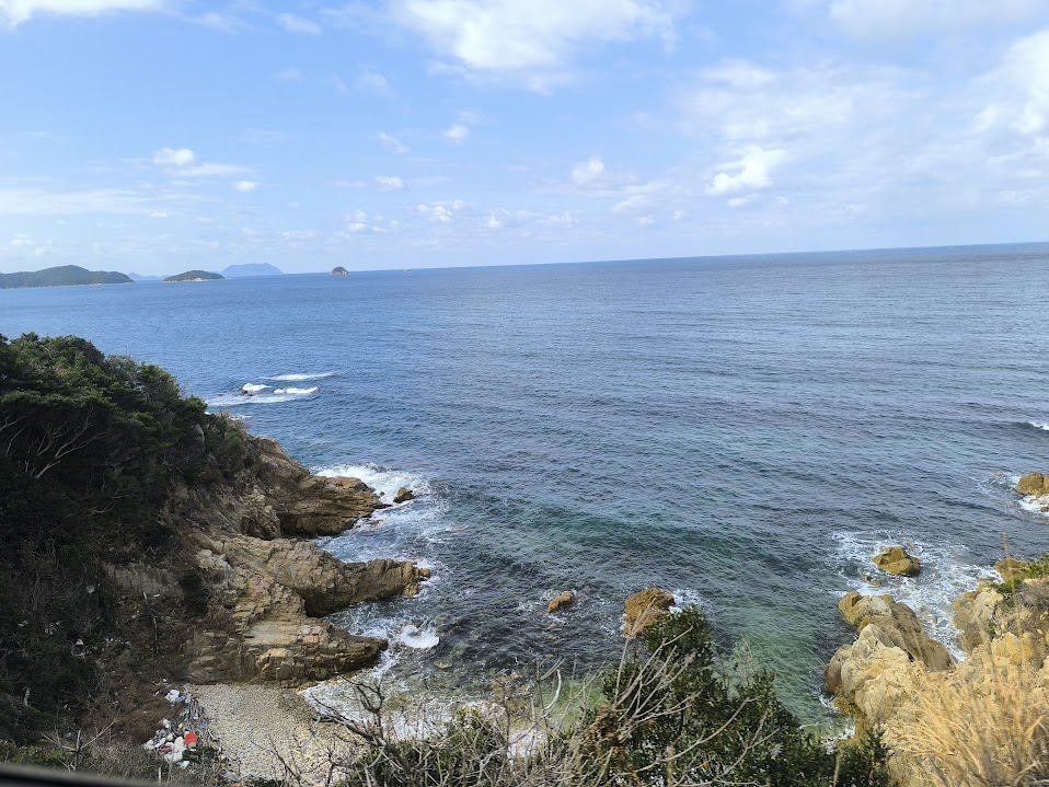 浜田から先の区間は海がすごく綺麗。