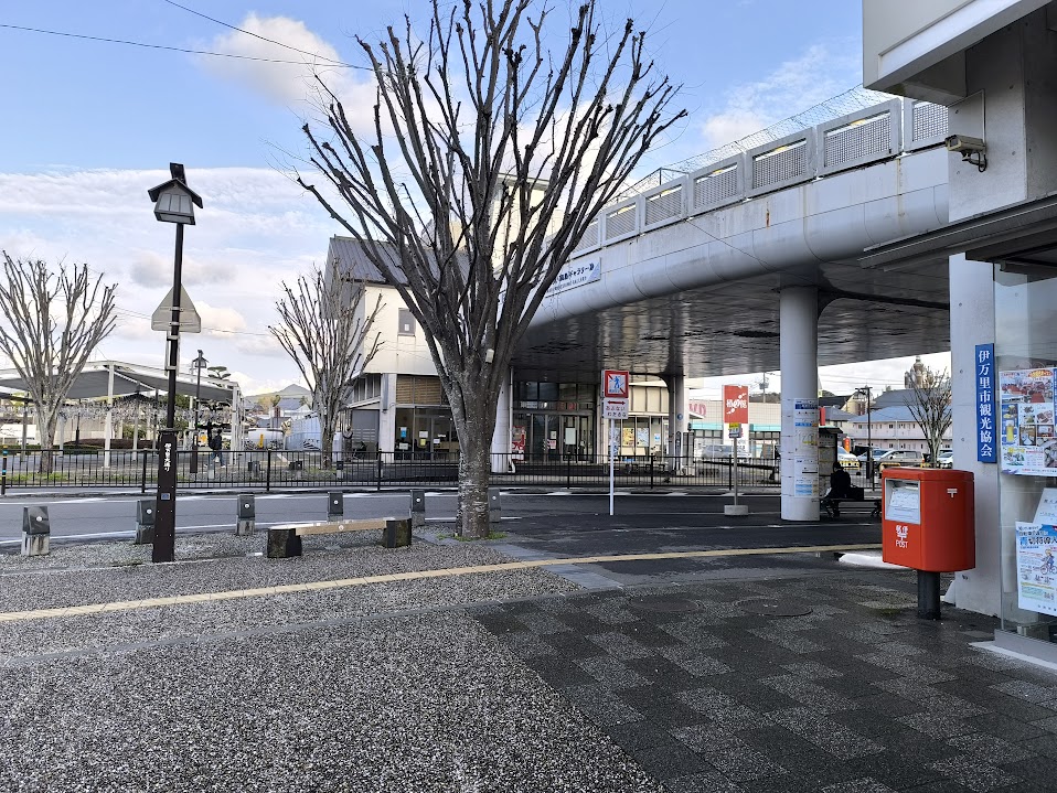 伊万里駅。接続に余裕があったら伊万里図書館に行きたかった